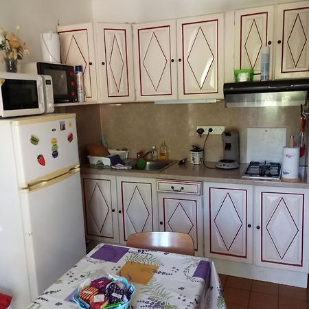 F1 Chambre Et Cuisine Reynes Экстерьер фото