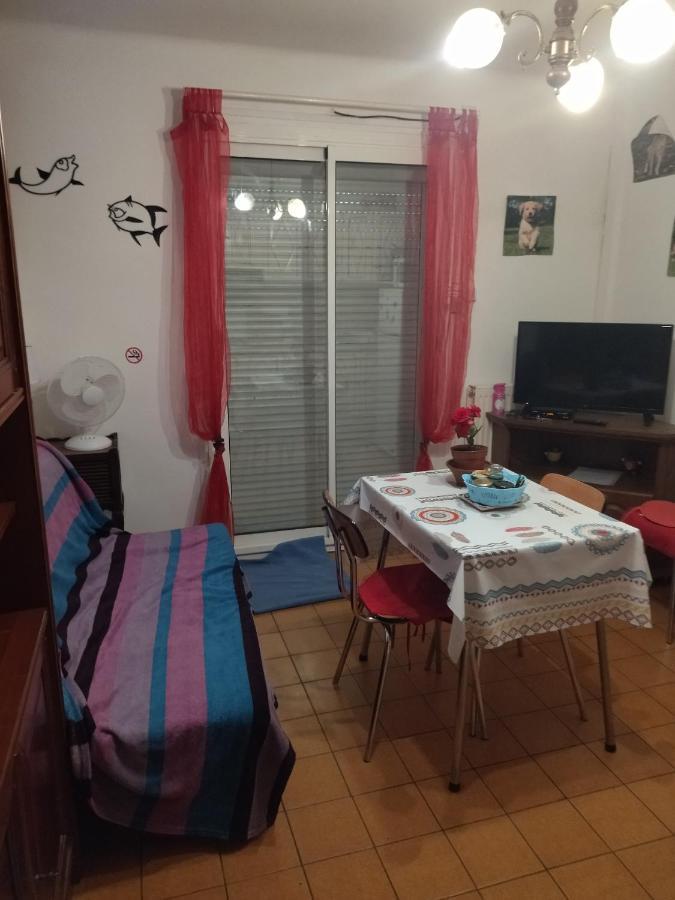 F1 Chambre Et Cuisine Reynes Экстерьер фото
