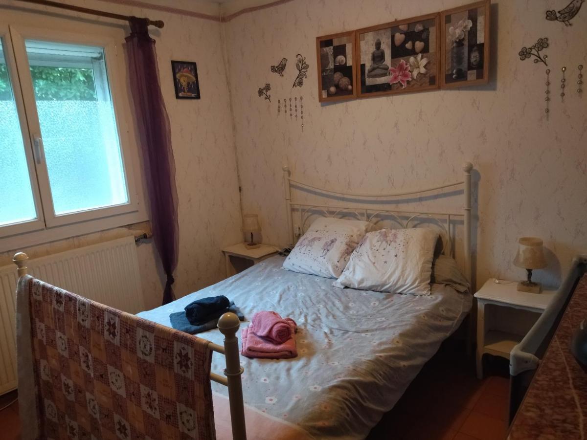 F1 Chambre Et Cuisine Reynes Экстерьер фото